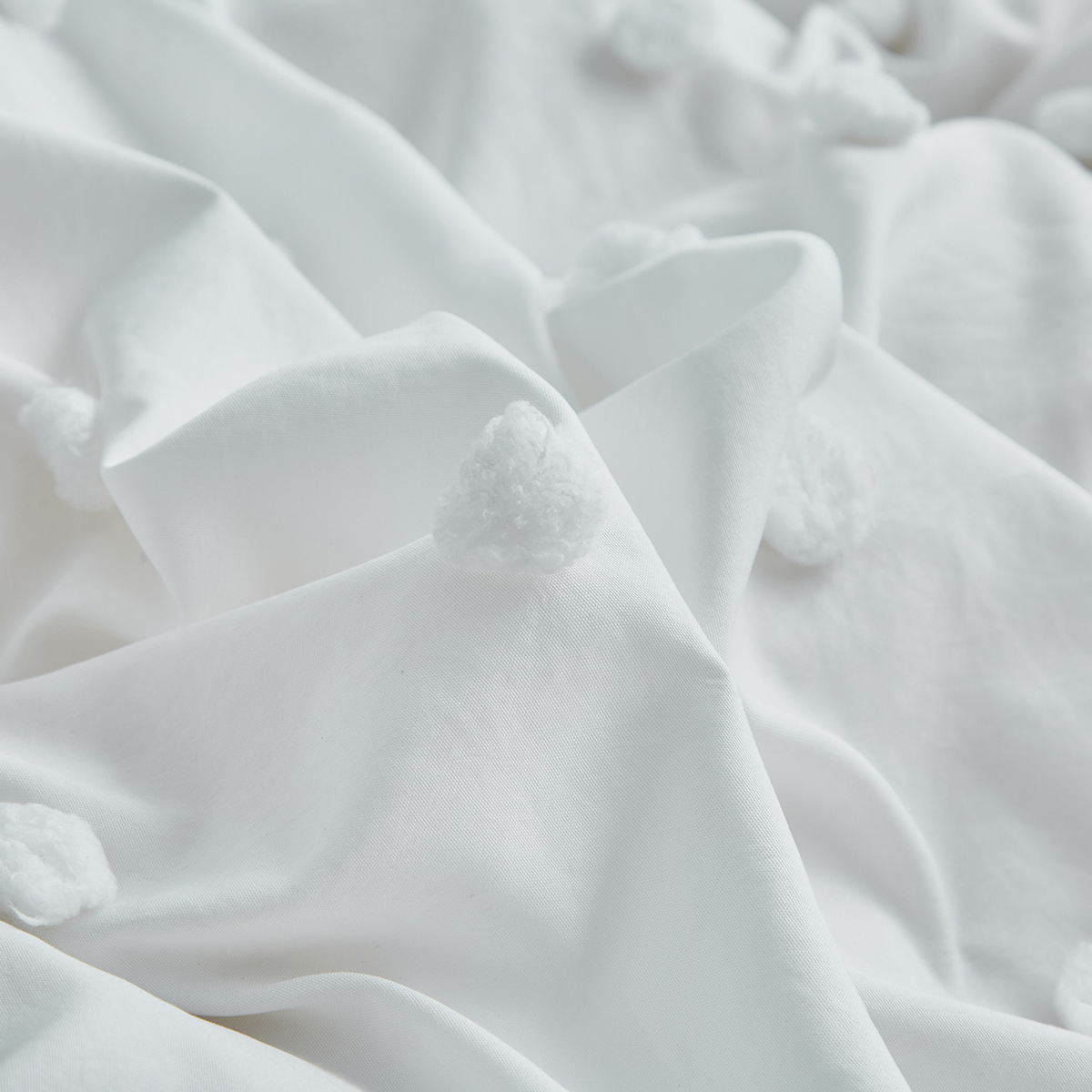 跨境速卖通床上用品工艺款纯色剪花点点毛球球荷叶边外贸三件套